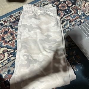 Size large white camo sweatpants
